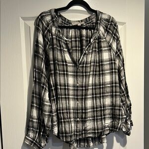 LOFT Black and White Long Sleeve Button Down Shirt